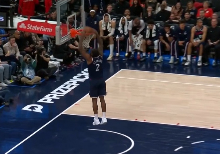 杀疯了！伦纳德展示各种进攻技巧连续得分打停比赛