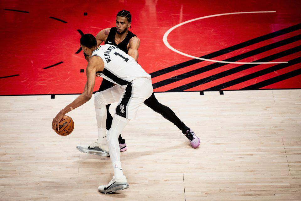 开云体育-114-93！文班亚马复出27+11+7封盖，马刺19分逆转大胜开拓者